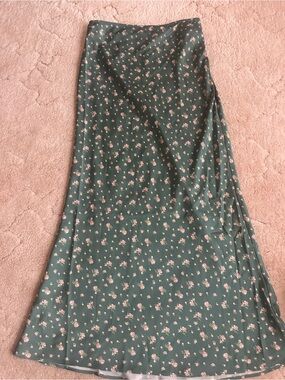 Beautiful Green Floral Maxi Skirt- Things Between- NWT S, but runs big